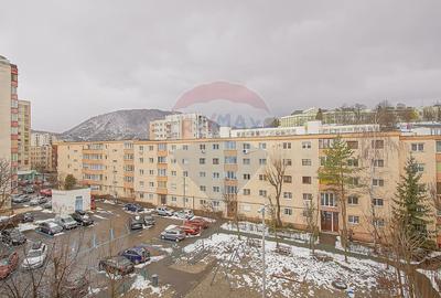 Apartament cu 3 camere semidecomandat în Griviței