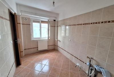 Apartament 4 camere decomandat Milcov-Bacau - 9