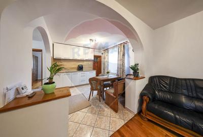 Casa si Spatiu comercial  în zona Centrala Secele - 15