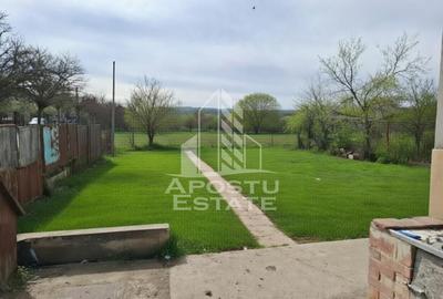 Casă individuală cu 3 camere în Plopi