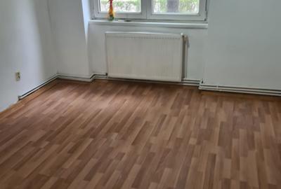 VAND APARTAMENT 3 CAMERE,PARTER INALT RAHOVEI