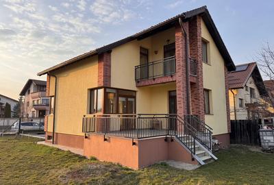 Casă individuală cu 5 camere în Tractorul