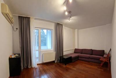 Apartament cu 2 camere decomandat, mobilat în Titan