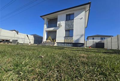 Casă cu 4 camere în Berceni