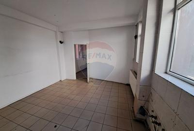 Spatiu comercial de inchiriat in zona 1 Mai - 15