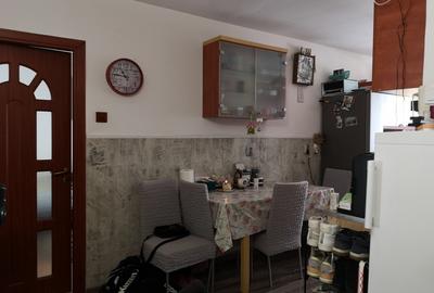 Apartament 3 camere decomandat, etajul 1 - 4