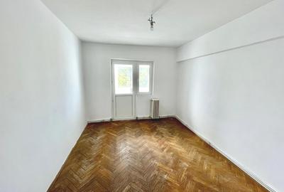 Apartament cu 4 camere decomandat în Galata