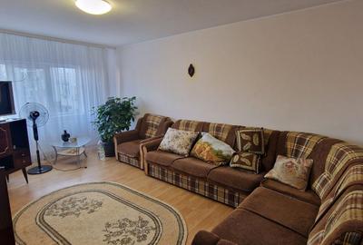 Apartament cu 2 camere decomandat în Poarta 6