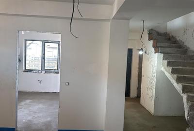 Jumatatea interioara  de duplex de vanzare la pret de apartament! - 5