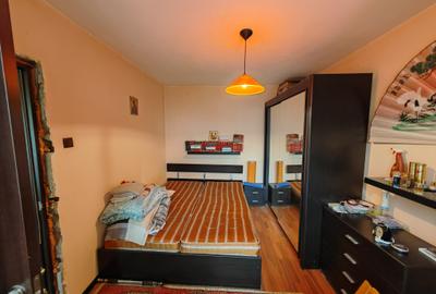 Apartament cu 3 camere, mobilat în Alecu Russo