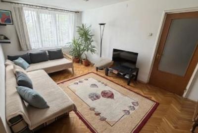 Apartament 3 Camere,Piata Trapezului,et.2/4,Amenajat,loc parcare,Liber - 1