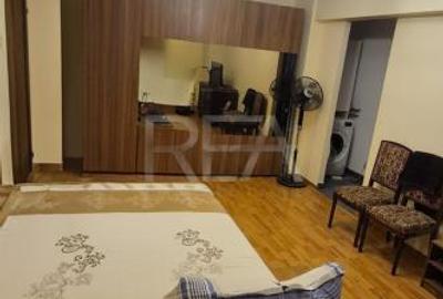 Apartament cu 3 camere semidecomandat, mobilat în Titan