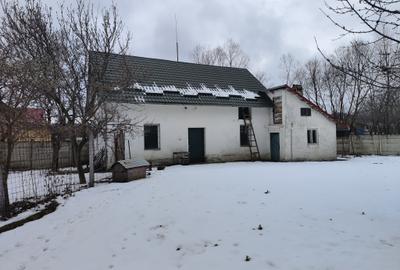 Casa singur in curte Vulcan -Central - 2