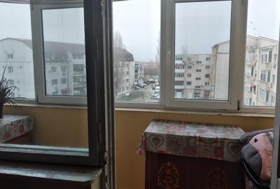 Apartament 3 camere - Km.4 - Billa - 80.000 euro (Cod E5) - 3