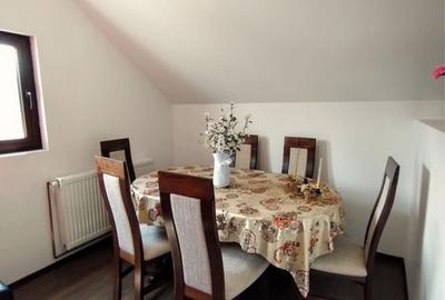 Apartament cu 3 camere decomandat, mobilat în Telecabinei