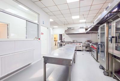 Spațiu industrial–afacere catering la cheie, teren&hală 750 mp S+P+1E - 37