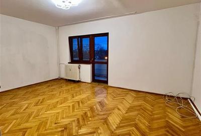Apartament cu 3 camere decomandat în Nufărul