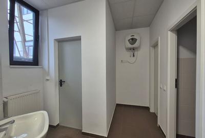 Central, la 5 minute de Afi , spatiu amenajat - 7