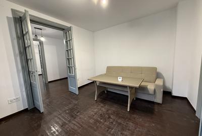 Apartament cu 3 camere semidecomandat, mobilat în 13 Septembrie
