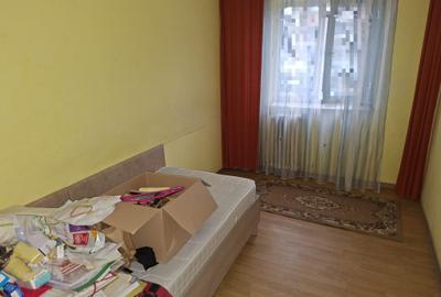 Apartament cu 3 camere, decomandat, zona Dacia - 3