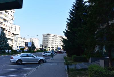 Apartament cu 3 camere decomandat, mobilat în Ultracentral