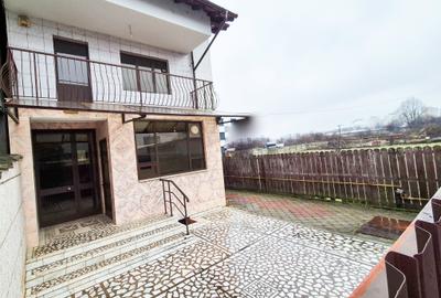 Casă individuală cu 12 camere în Nord