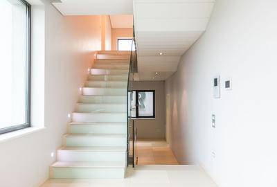 Vila, design ambitios, spatii luminoase in conexiune cu natura - 27