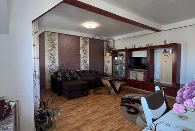De vanzare- Apartament 3 camere str Luptei - 12