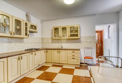 Universitate bld Carol Parcu Izvorul Rece Casa 11 camere, 2 locuri de parcare - 21