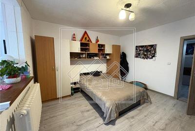 Casa de vanzare in Sibiu -  4 camere, balcon si curte - mobilata - 8