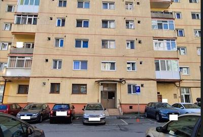 Apartament cu 3 camere semidecomandat în Vasile Aaron