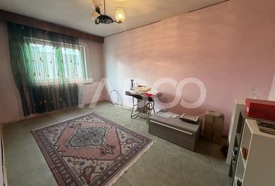 Apartament semidecomandat 4 camere 2 bai etaj 4 zona 1 Decembrie 1918 - 4