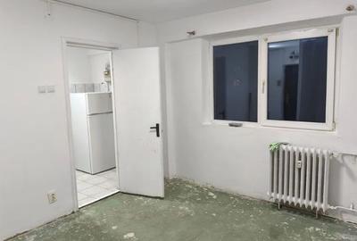 Garsoniera,Teiul Doamnei,Facultatea de Constructii,bl.reabilitat,et.3/10,Libera - 6