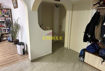 De vanzare apartament cu 3 camere, zona Mall. - 4