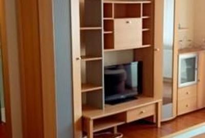Apartament cu 3 camere semidecomandat, mobilat în Complex Studențesc