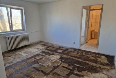 Apartament cu 2 camere semidecomandat în Giurgiului