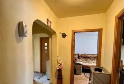 Apartament cu 3 camere decomandat în Inel I