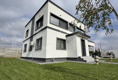 Casă individuală cu 5 camere în Pielești