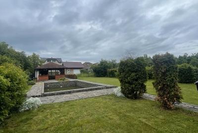 Duplex cu 8 camere în Săsar