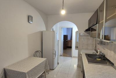 De inchiriat ap. 3 camere - str. Muncii - 12