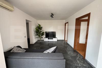 Apartament cu 3 camere semidecomandat, mobilat în Central
