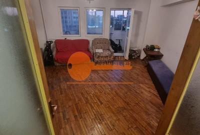 Apartament cu 3 camere decomandat în Crângași