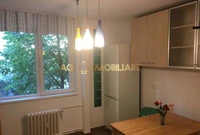 Apartament cu 4 camere semidecomandat, mobilat în Costin Georgian