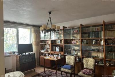Apartament cu 4 camere decomandat în Berceni