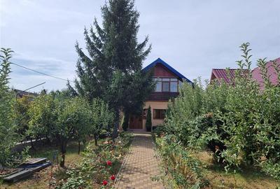 Casă cu 4 camere în Valea Adâncă