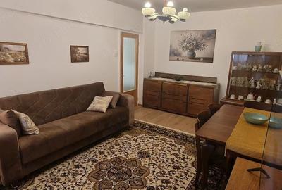 Apartament cu 4 camere semidecomandat în Iancului