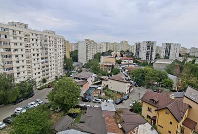 Garsoniera 30 mp Mega Mall , bd. Chisinau bloc din anul 1982 - 2