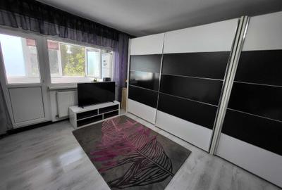 Apartament cu 2 camere decomandat în Virtuții