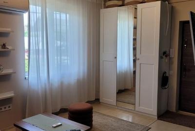 Apartament cu 3 camere semidecomandat, mobilat în Bucureștii Noi
