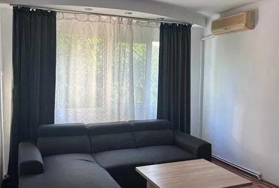 Apartament cu 3 camere semidecomandat în Podu Roș